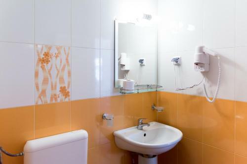 Hostal Atavel Guest House