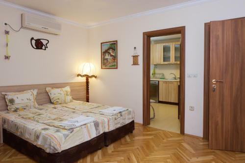 Hostal Atavel Guest House