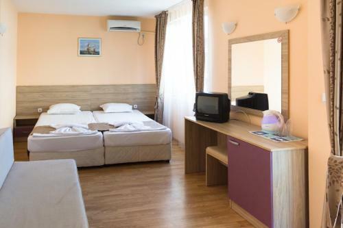 Hostal Atavel Guest House