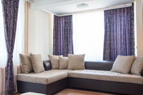 Hostal Atavel Guest House
