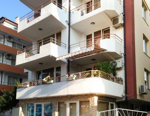 Hostal Atavel Guest House