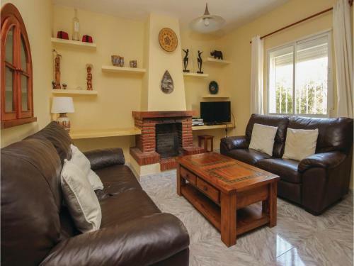 Four-bedroom Holiday Home Coin With A Fireplace 07