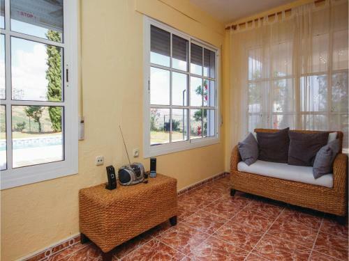 Four-bedroom Holiday Home Coin With A Fireplace 07
