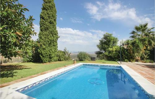 Four-bedroom Holiday Home Coin With A Fireplace 07