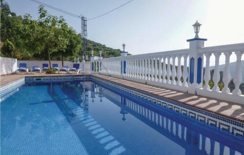 Six-bedroom Holiday Home In Sayalonga