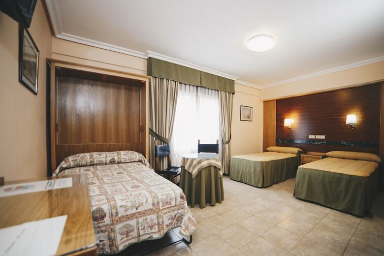 Hostal Gavilanes II