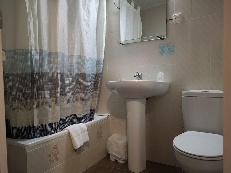 Hostal Lesseps