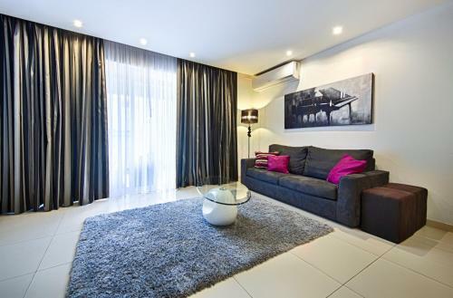 Creek Modern Apartment