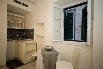 Residencia Roko House