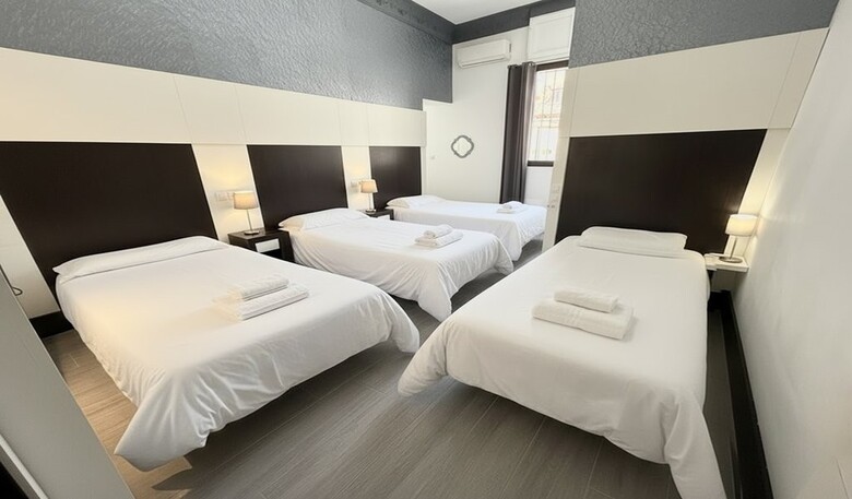 Hostal Alhambra Suites