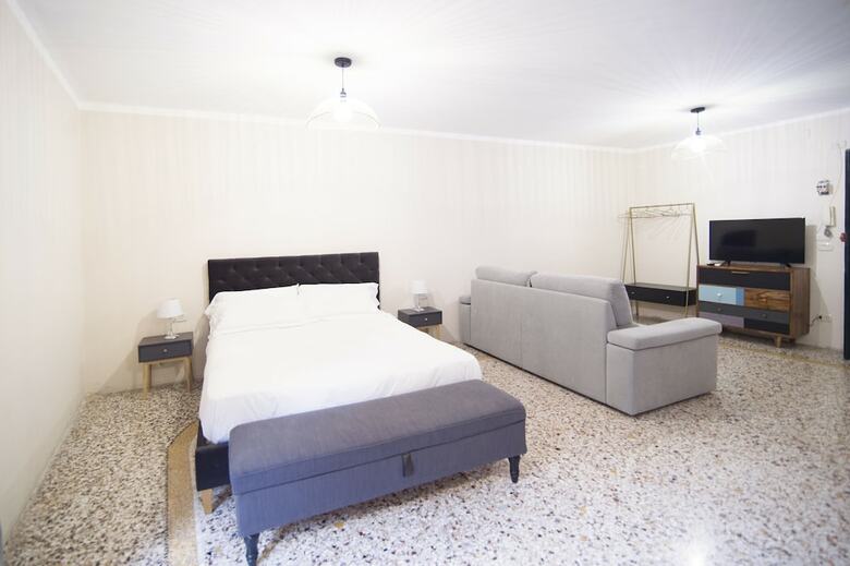 Hostal La Piazzetta Rooms