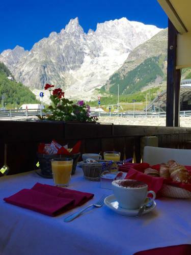 Shatush Hotel