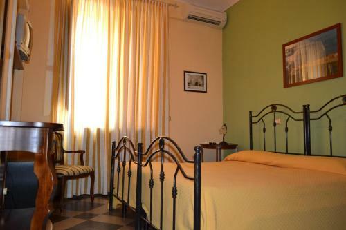 Hostal A Due Passi Dal Duomo B&B