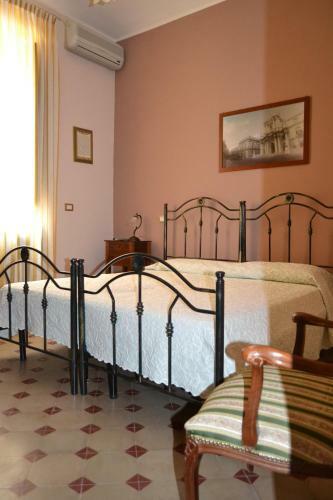 Hostal A Due Passi Dal Duomo B&B