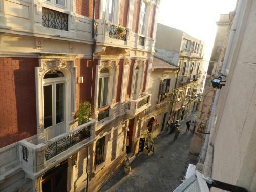Hostal A Due Passi Dal Duomo B&B