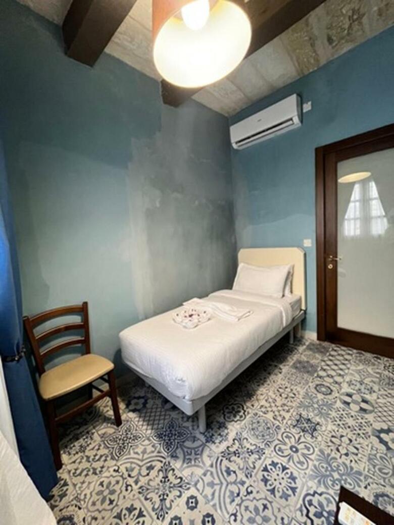 Hostal My Travel House