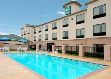 Hotel *quality Suites*