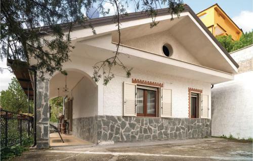 Villa Elios, Iside