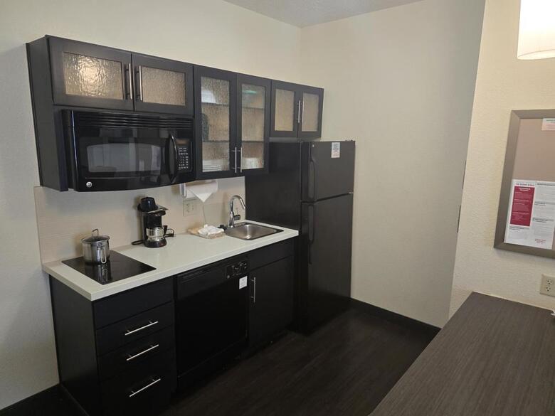Hotel *candlewood Suites*