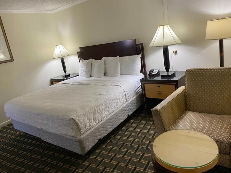 Bedford Plaza Hotel