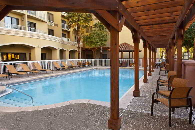 Hotel Courtyard By Marriott