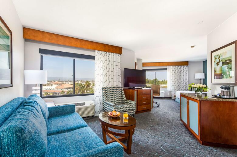 Doubletree Hotel Carson Civic Plaza