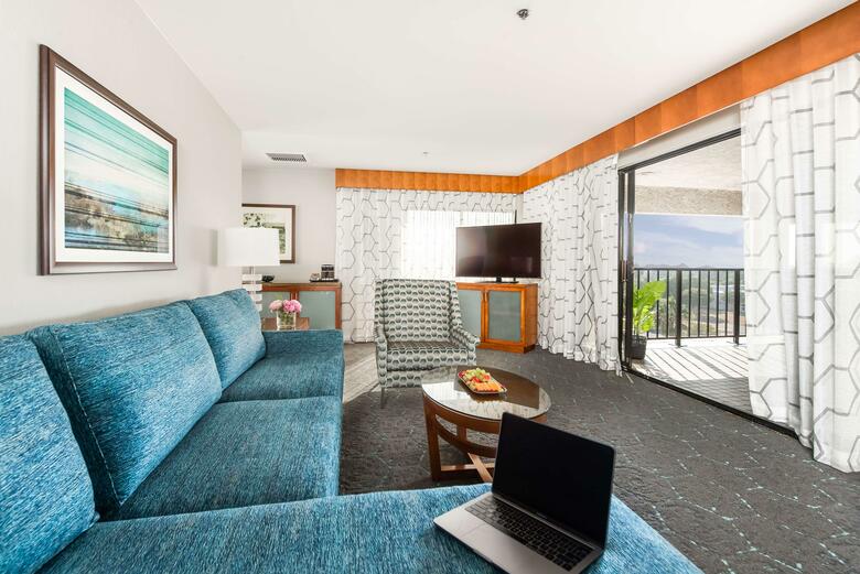 Doubletree Hotel Carson Civic Plaza