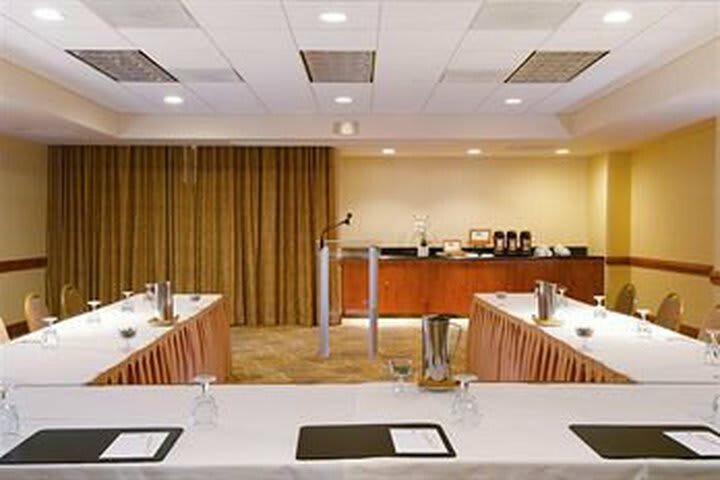 Doubletree Hotel Carson Civic Plaza