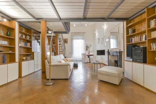 Santa Maria Novella Halldis Apartments