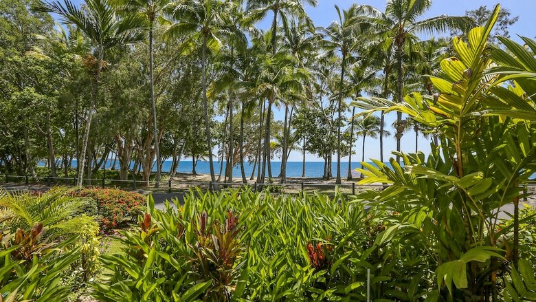 Hotel Agincourt Beachfront Apartments