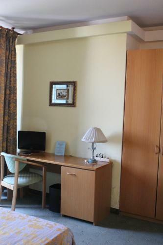 Hotel Ascot Lodging