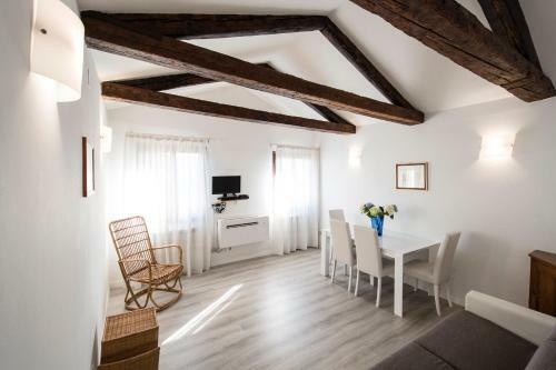 Charming Venice Apartments
