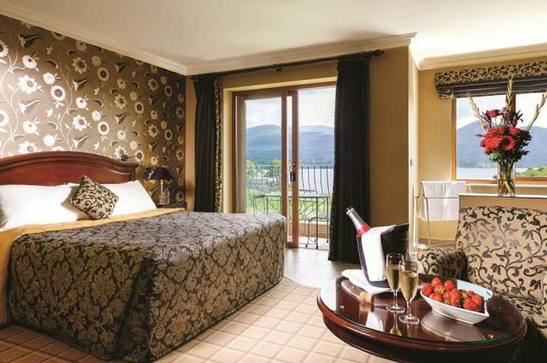 Lake Hotel