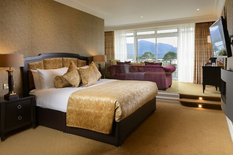 Lake Hotel