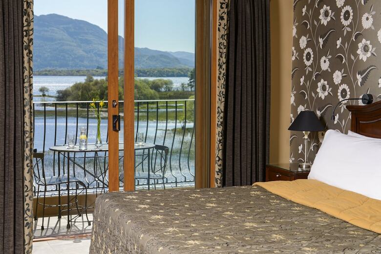 Lake Hotel