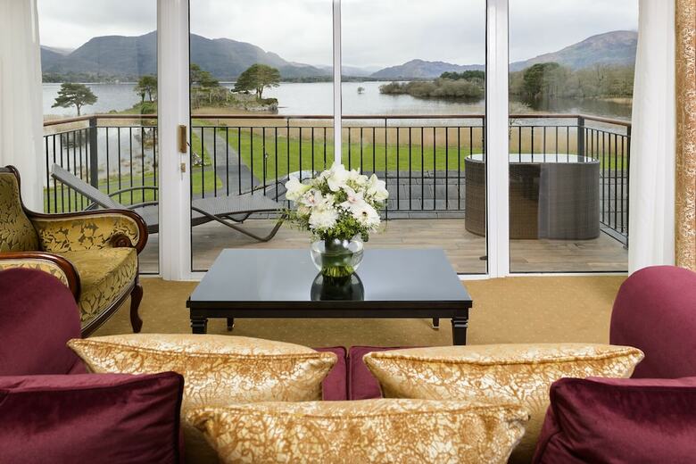 Lake Hotel