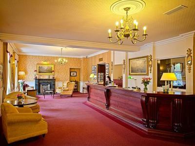 Lake Hotel