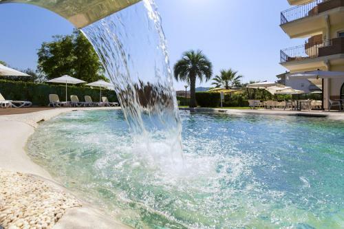 Almaluna Hotel & Resort