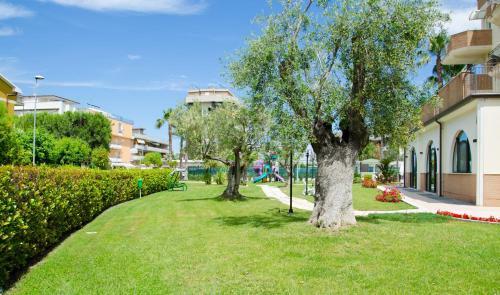Almaluna Hotel & Resort