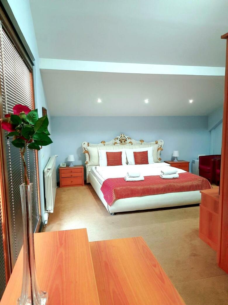 Aristocrat Palace Hotel