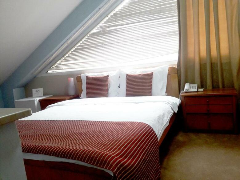 Aristocrat Palace Hotel