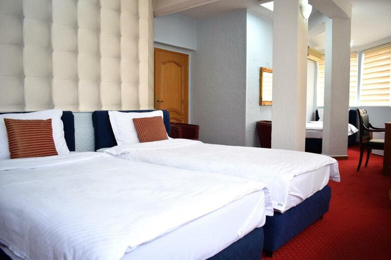 Aristocrat Palace Hotel