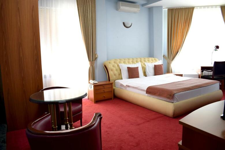 Aristocrat Palace Hotel