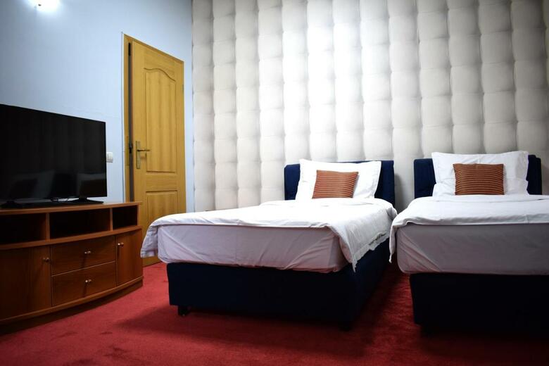 Aristocrat Palace Hotel