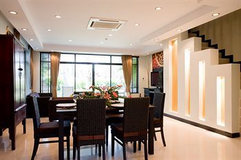 Hotel Palm Grove Resort