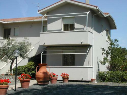 Hostal Affittacamere Floramare