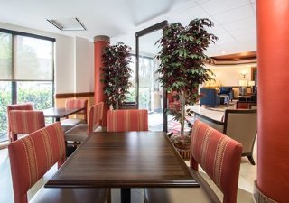 Hotel Comfort Suites