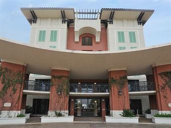 Hotel Resortquest Azure