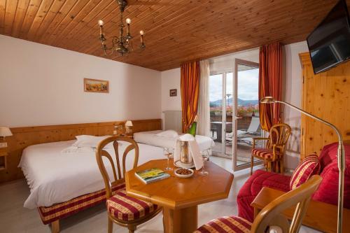 Hotel Logis Hostellerie Motel Au Bois Le Sire