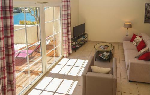Two-bedroom Holiday Home In Aigues Mortes